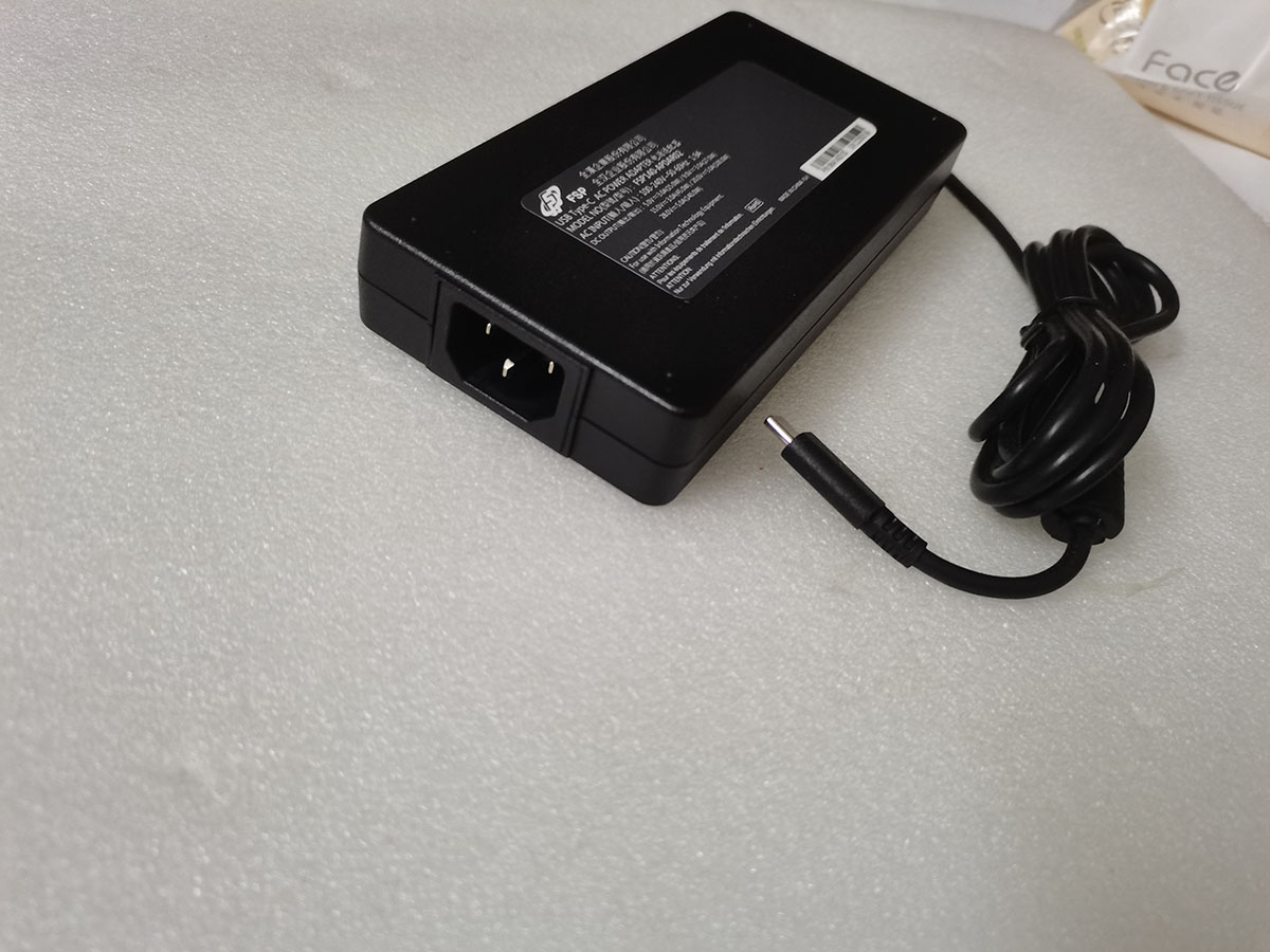 Adaptor AC USB Type-C 140W BAR - Pc Gaming News ulasan dan harga